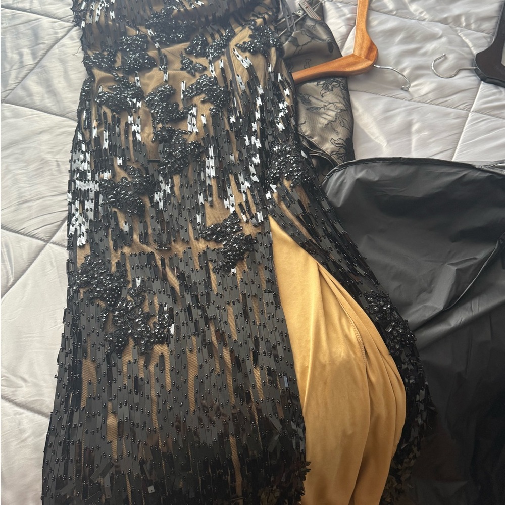 Stunning Mac Duggal NWT Black and Gold Sequin Prom Dress